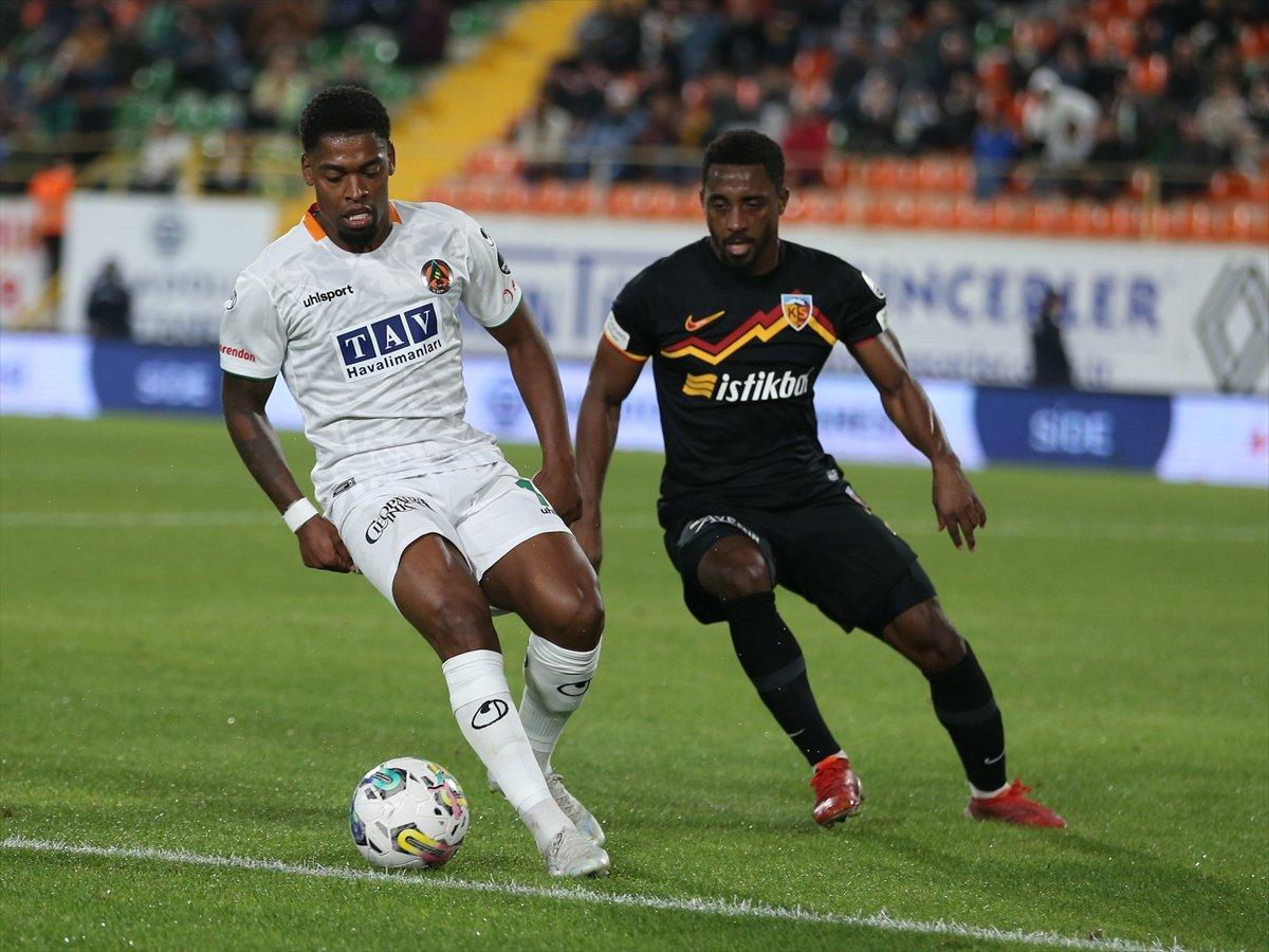 Alanyaspor, evinde kazandı