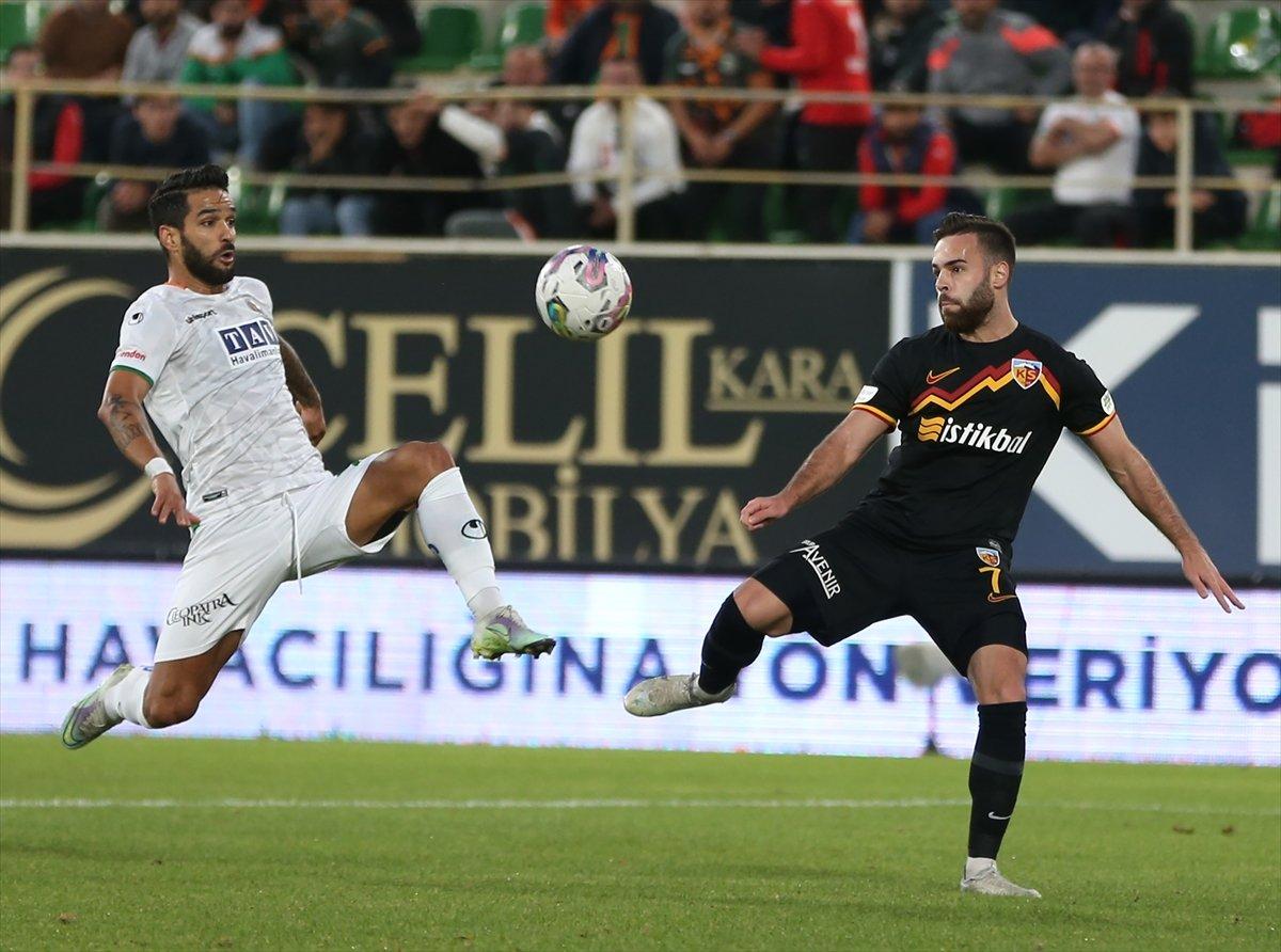 Alanyaspor, evinde kazandı