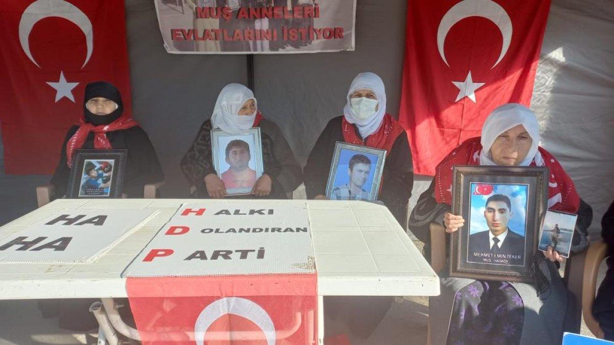 Muş'ta evlat nöbetine katılan ailelerin sayısı 44 oldu