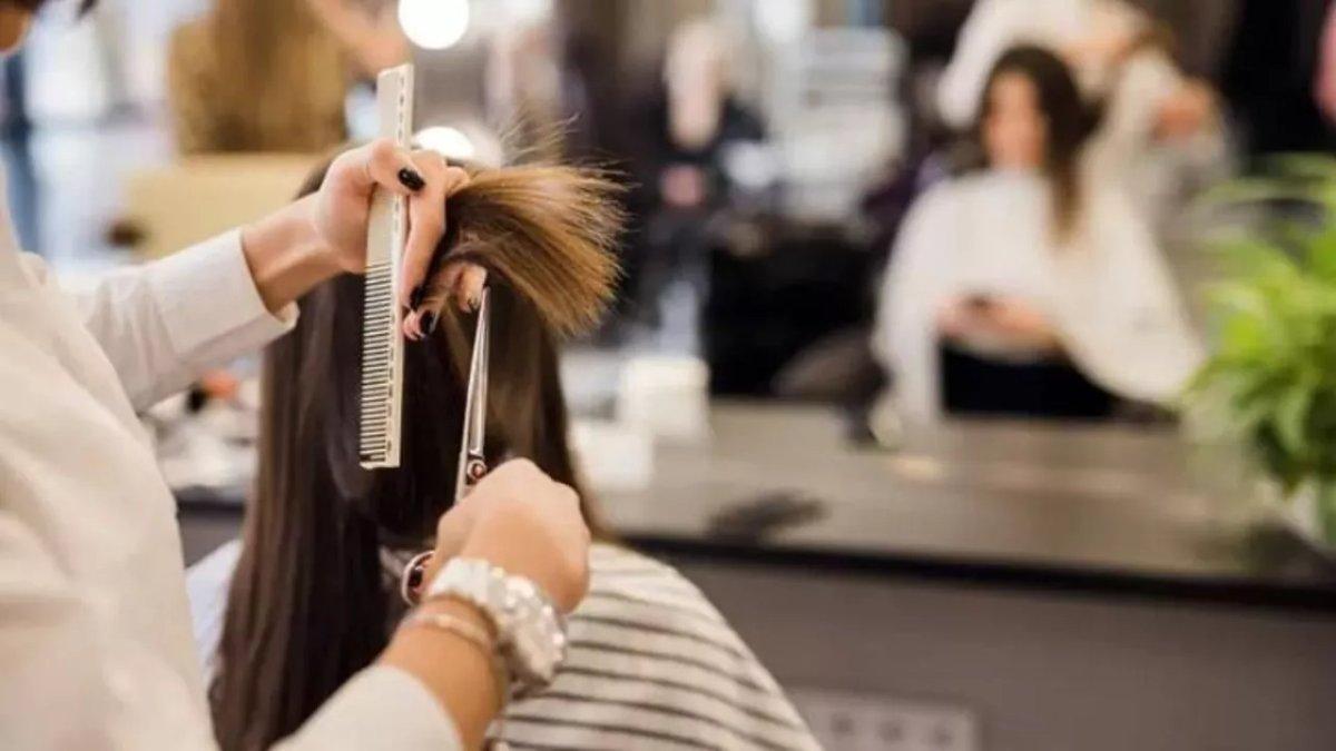 1 Ocak 2023'te başlıyordu! Kuaför ve berberler pazar günleri kapalı mı olacak? Bakanlık'tan yeni açıklama!