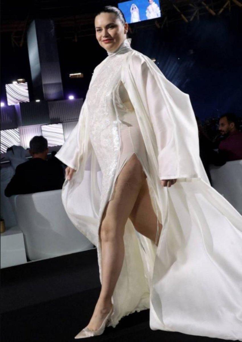 Doğum yapan Adriana Lima podyuma çıktı