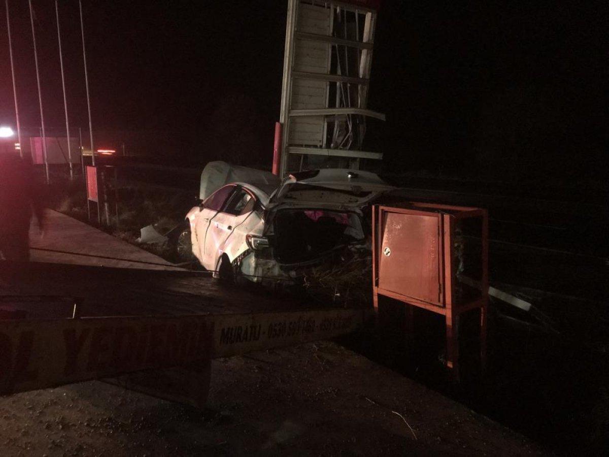 Tekirdağ'da otomobil akaryakıt istasyonuna girdi