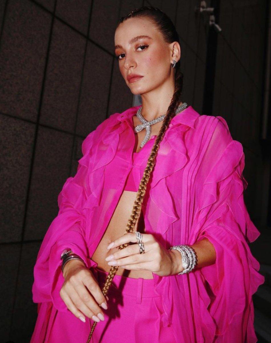 Serenay Sarıkaya, Burak Deniz'le aşk iddialarına yanıt verdi