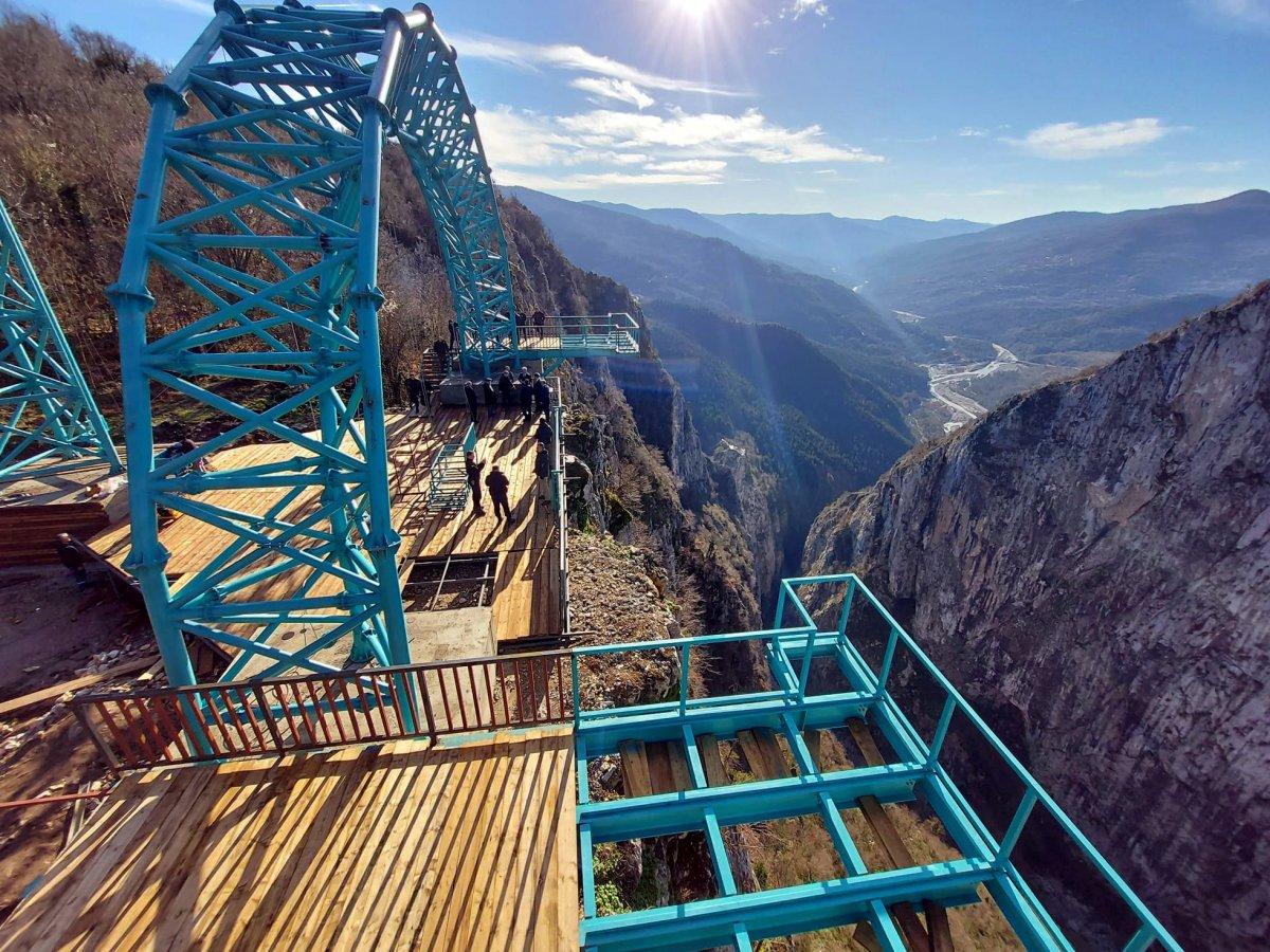 Kastamonu’da Türkiye’nin ilk uçurum salıncağı kuruldu