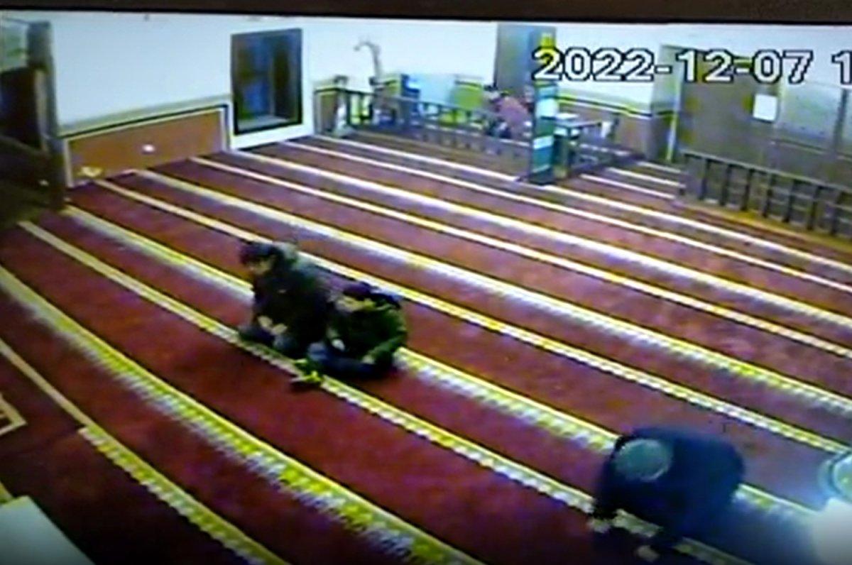 Bursalı imamdan engelli çocuğa örnek davranış