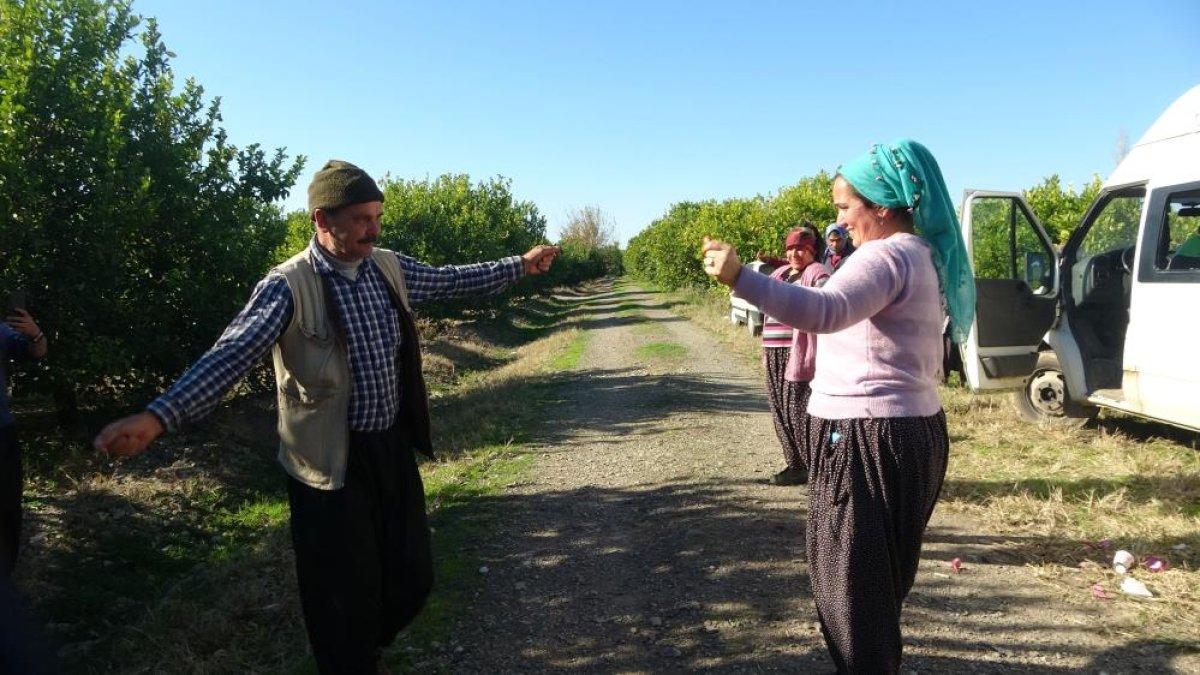 Adana'da tarım işçileri 2022'nin son hasadında oynadı