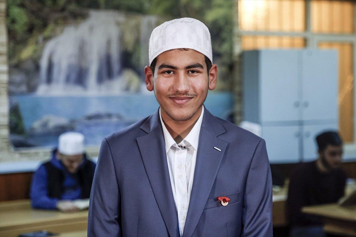 17 yaşındaki genç, 3,5 ayda Kur'an'ı ezberledi