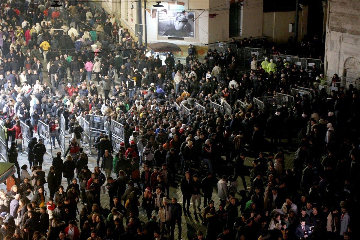 Taksim'de yılbaşı yoğunluğu 