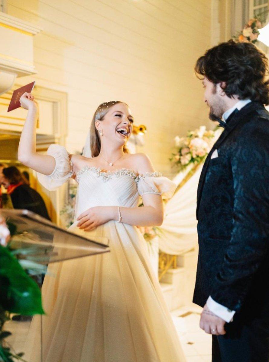 İpek Filiz Yazıcı düğünden yeni kareleri paylaştı