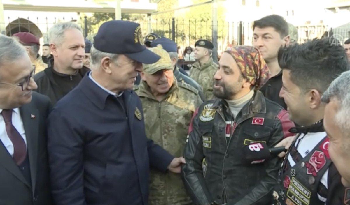 Hulusi Akar, beraberindeki TSK komuta kademesi ile Sur sokaklarında