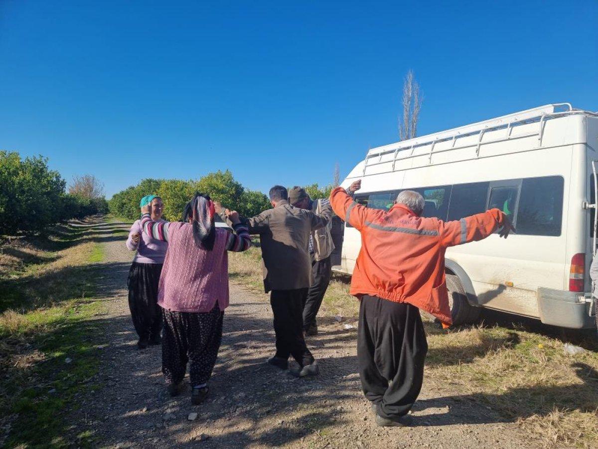 Adana'da tarım işçileri 2022'nin son hasadında oynadı